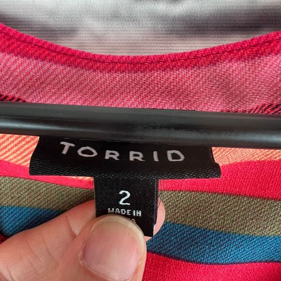 Torrid Multicolor Striped Button Front Sleeveless Blouse Size 2 - Picture 5 of 7